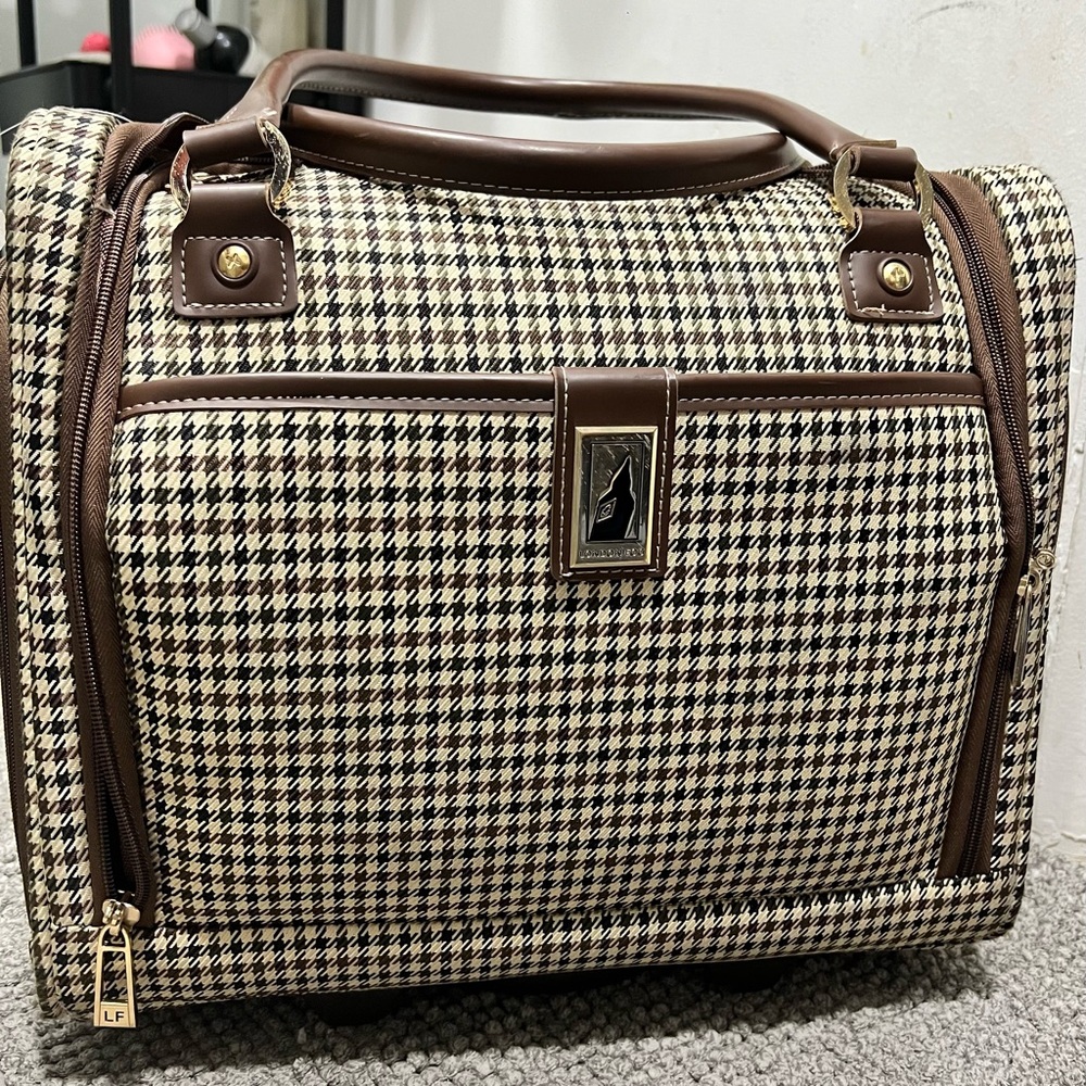 London Fog 15” Under the Seat